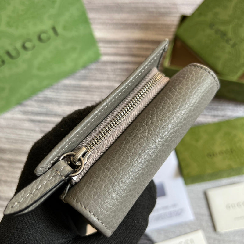 Handle and strap detail of polished everyday-luxe women's handbag – women's luxury handbag