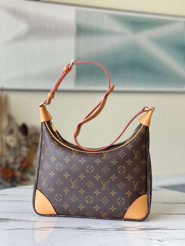 Side profile of refined statement women's handbag – women's luxury accessory