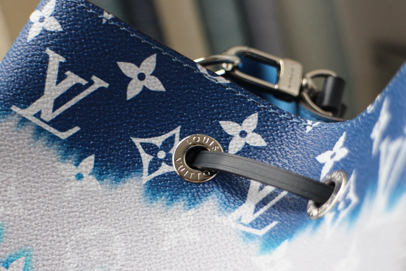 Handle and strap detail of structured modern women's handbag – women's everyday handbag