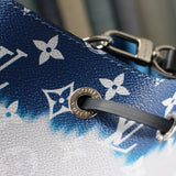 Handle and strap detail of structured modern women's handbag – women's everyday handbag