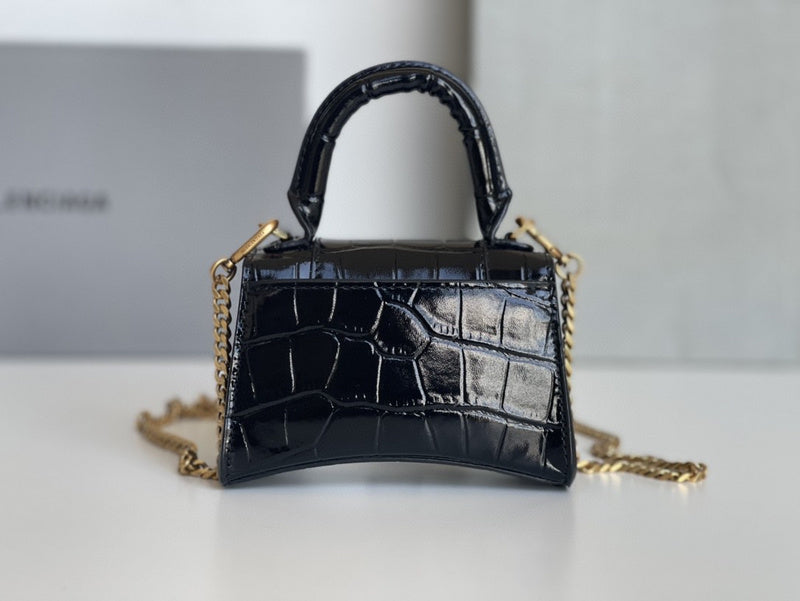 Zivas Charm Modern Minimalist Look Statement Handbag (Considered Detail & Form) – Lifestyle Shot