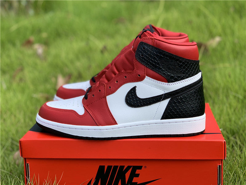 Nike Men's & Women's Premium Low-Top Trainers — Style 133 interior view