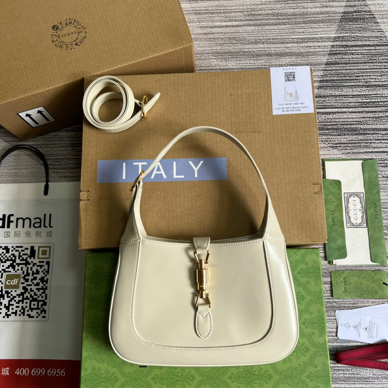 Side profile of classic everyday-luxe women's handbag – women's premium purse