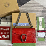 Handle and strap detail of premium structured women's handbag – women's statement bag