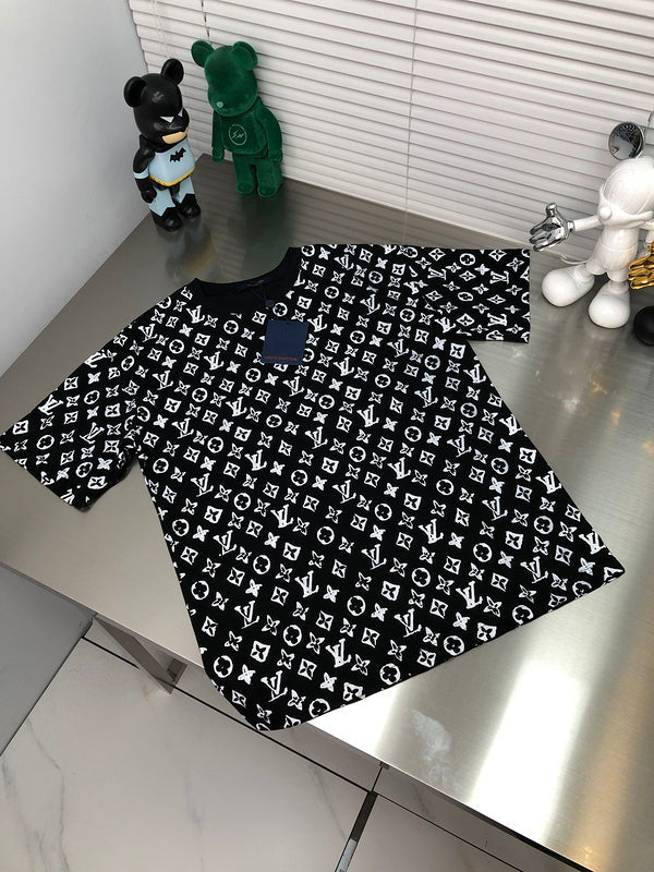 Front view of Louis Vuitton cotton t-shirt with tailored silhouette