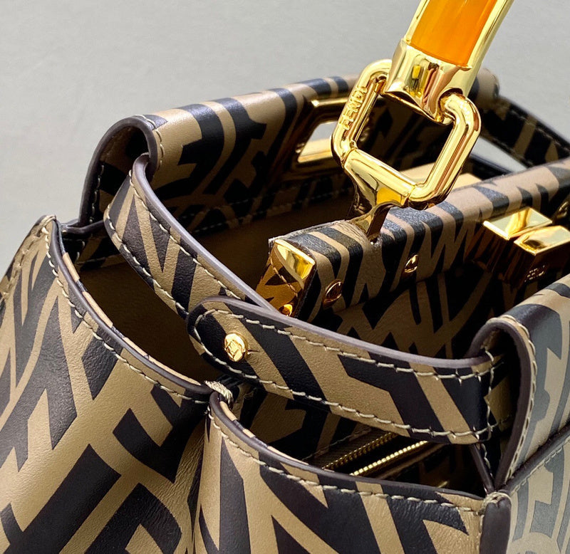 Ziva's Charm handbag – interior view (23cm*7cm*18cm)