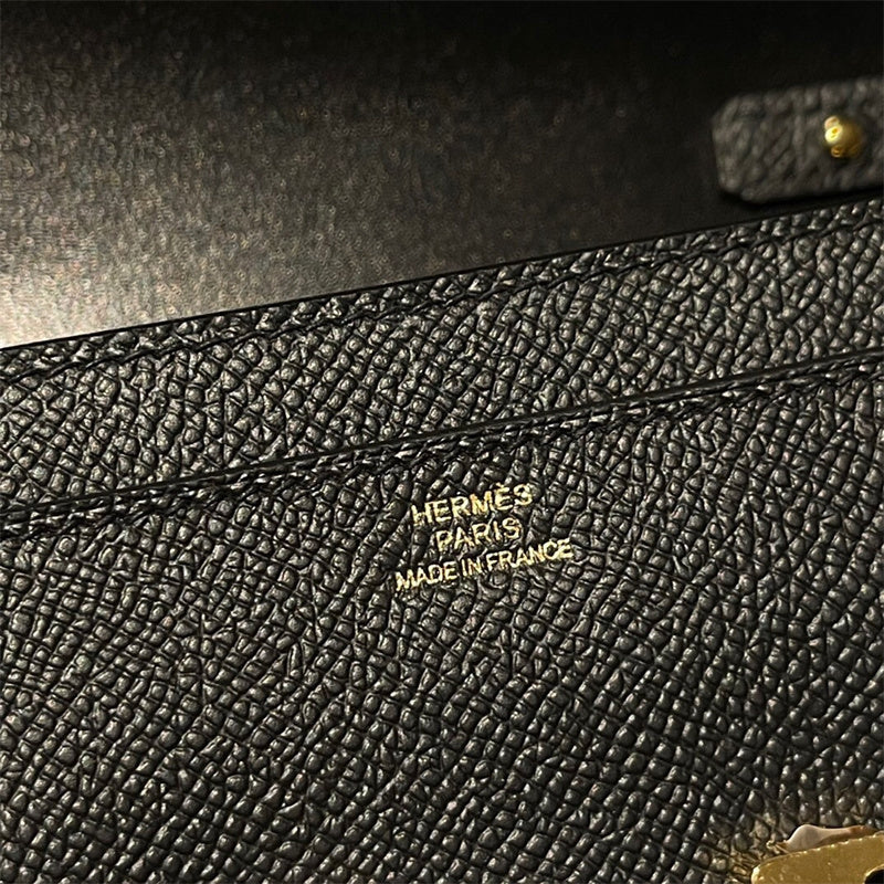  everyday bag close-up of hardware and finish
