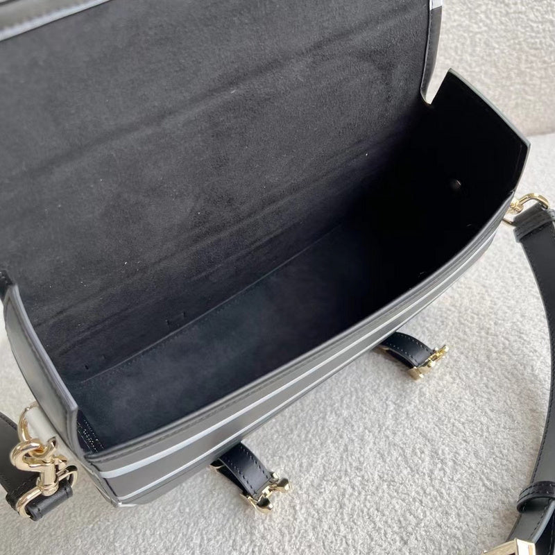 Side profile of sleek everyday-luxe women's handbag – women's designer-style accessory