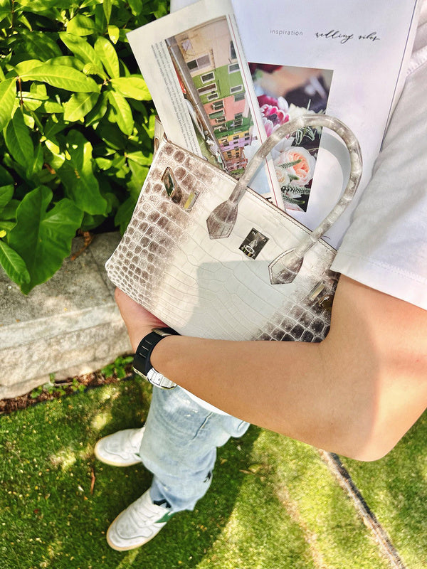 Interior view of effortless premium bag