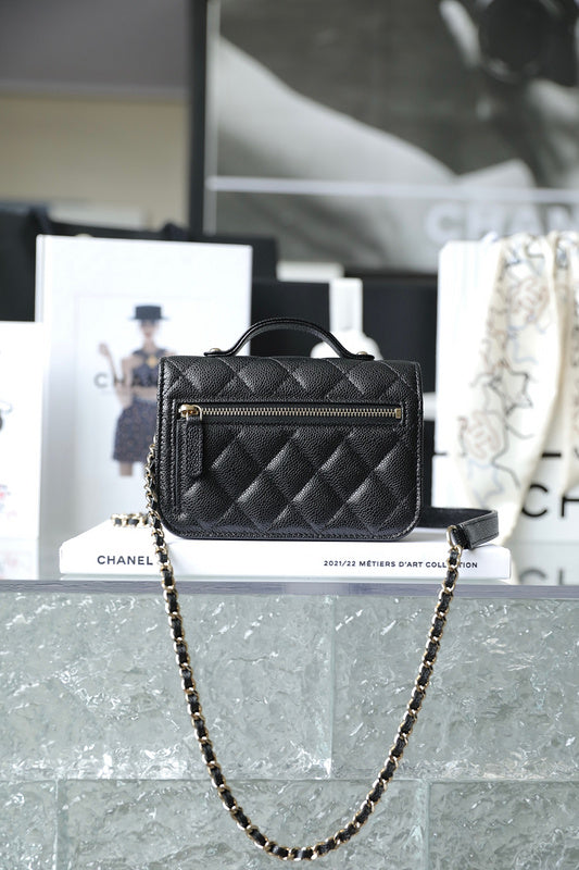 Zivas Charm Refined Structure Designer Handbag (Polished Everyday Piece) – Close-Up Detail