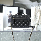 Zivas Charm Refined Structure Designer Handbag (Polished Everyday Piece) – Close-Up Detail
