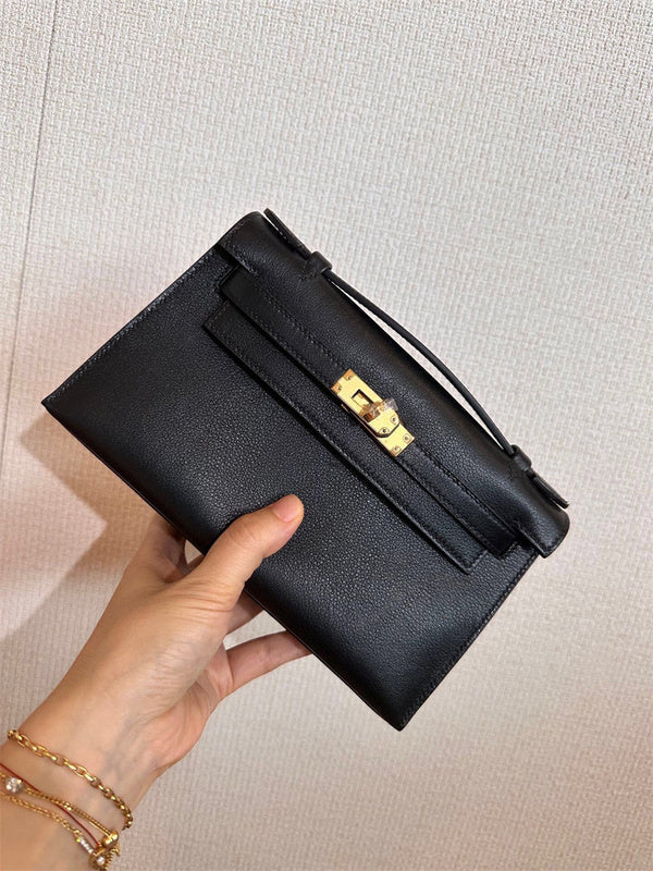 Refined shoulder bag front view 43
