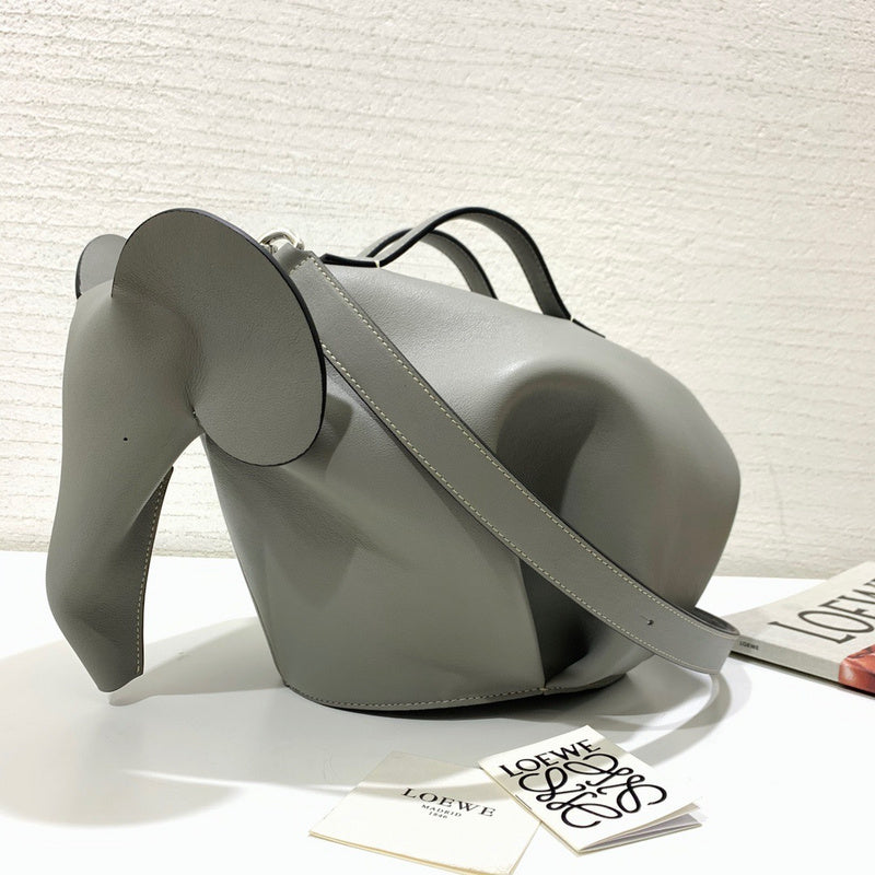 Ziva's Charm handbag – close-up view (36cm*22cm*18cm)
