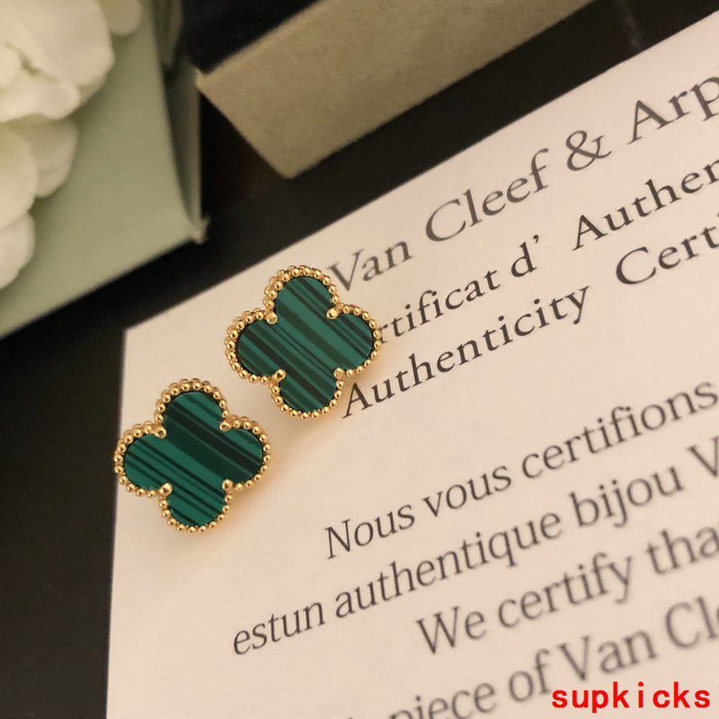 Angled view of Van Cleef & Arpels unisex jewelry piece