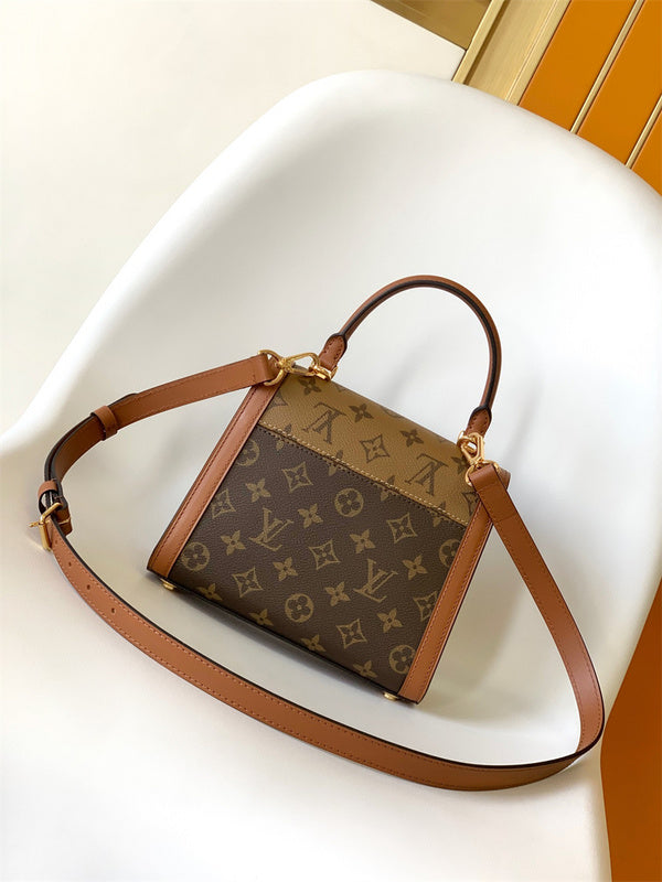  shopper bag interior and compartment view