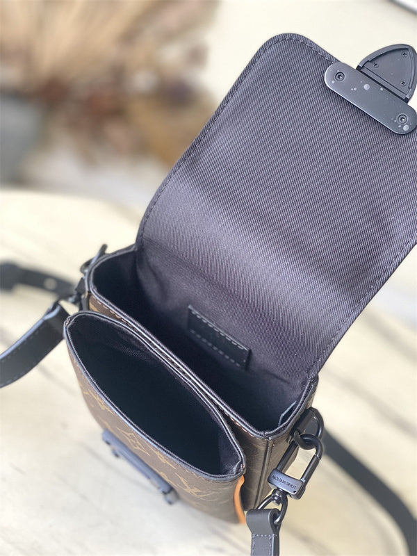  satchel interior and compartment view 9