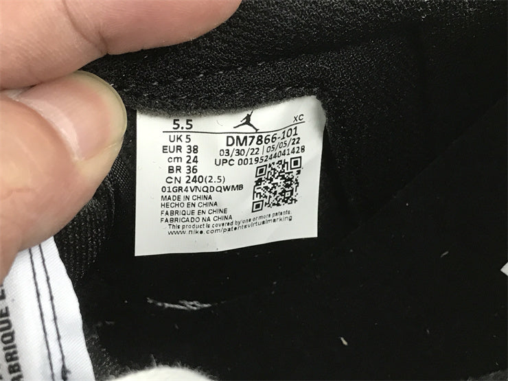 Nike all-black luxury sneakers view 9 cushioned comfort fit