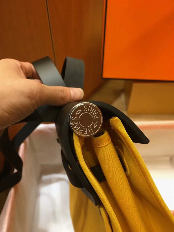  modern shopper bag detail view showing craftsmanship