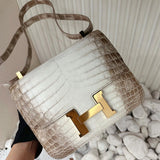  Graceful tote bag carried on shoulder