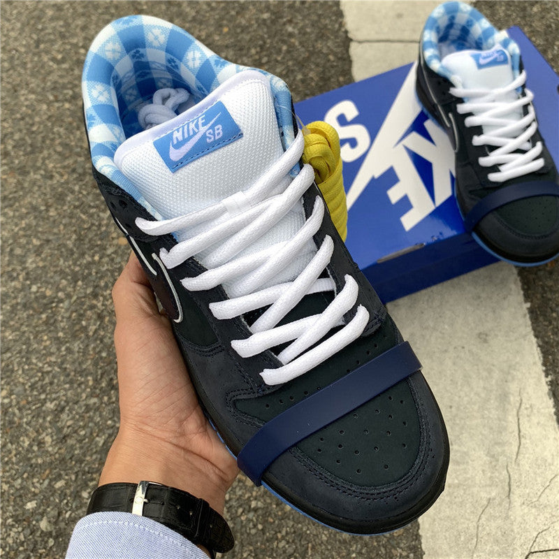 Nike Men's & Women's Premium Low-Top Trainers — Style 193 front view
