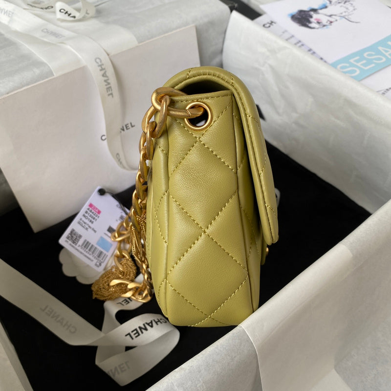 Ziva's Charm handbag – detail view (one versatile size)
