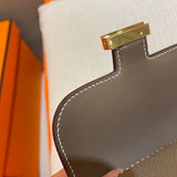 Crisp handbag styled for everyday wear