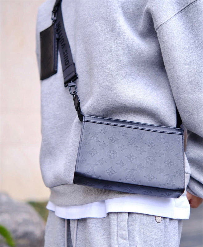  Structured carryall bag front view 7