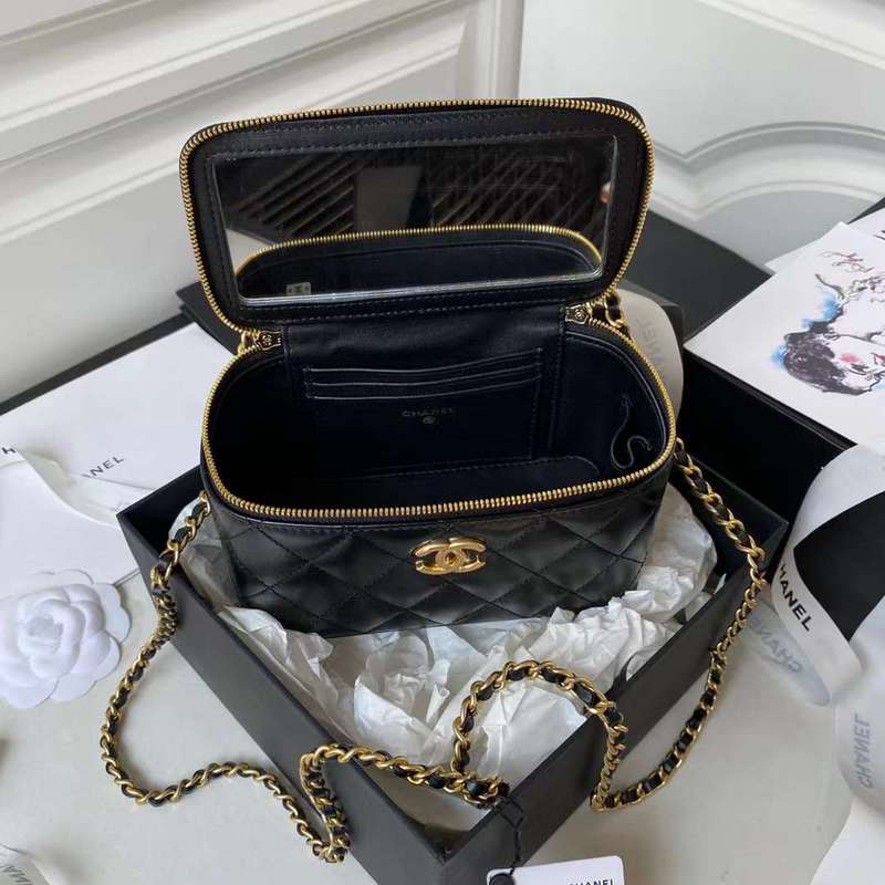 Zivas Charm Everyday Sophistication Luxury Handbag (Refined Modern Silhouette) – Lifestyle Shot