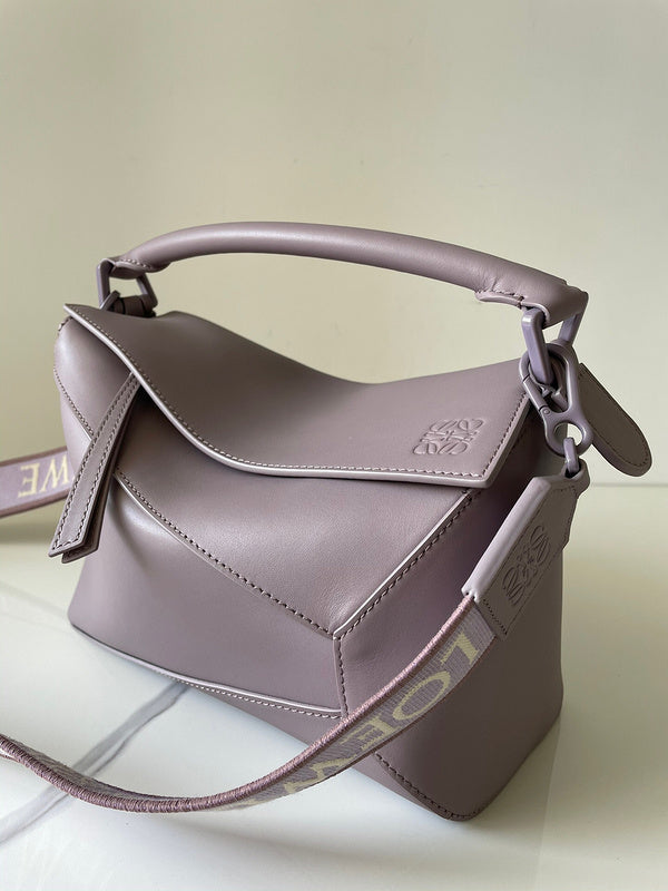 Ziva's Charm handbag – front view (25cm*10.5cm*16cm)