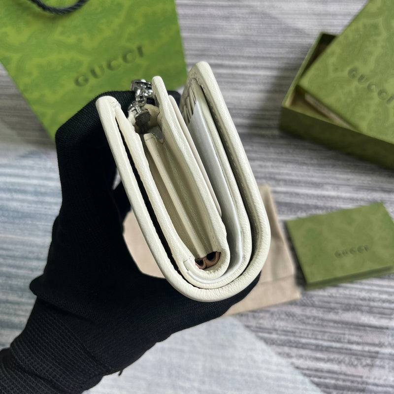 Top view of everyday-luxe elevated women's handbag – women's luxury accessory