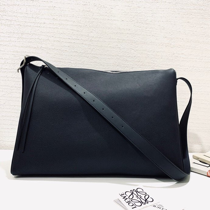 Ziva's Charm handbag – angled view (46cm*30cm*22cm)