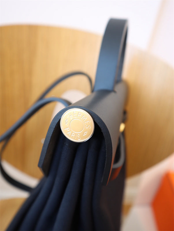  crossbody bag interior and compartment view 57