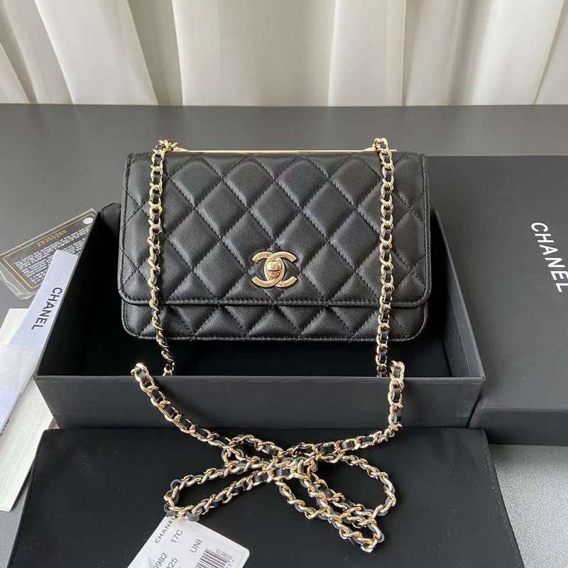 Zivas Charm Sleek Silhouette Luxury Handbag (Elevated Accessory Essential) – Interior View