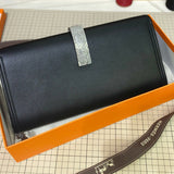 Fluid handbag styled for everyday wear