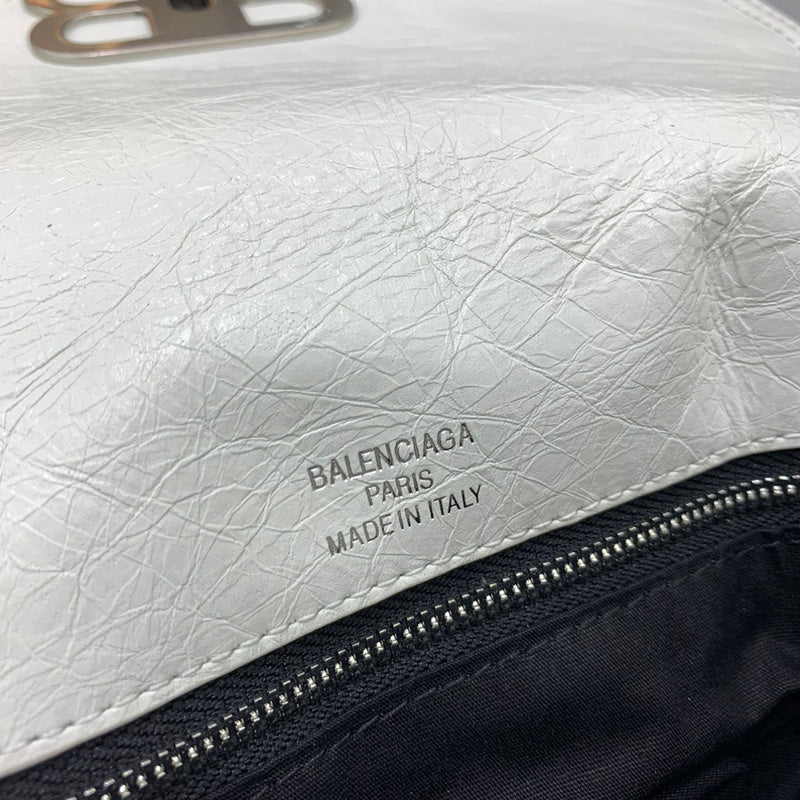 Zivas Charm Effortless Elegance Statement Handbag (Signature Shape & Finish) – Detail View