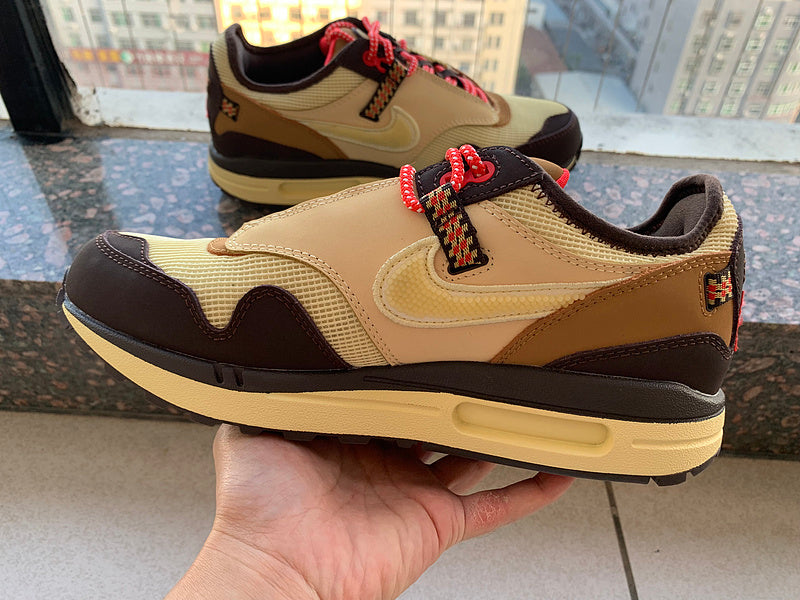 Nike Men's & Women's Designer Low-Top Shoes — Style 197 interior view
