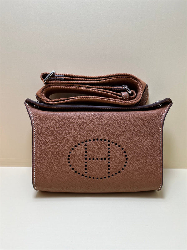  versatile tote bag detail view showing craftsmanship 32