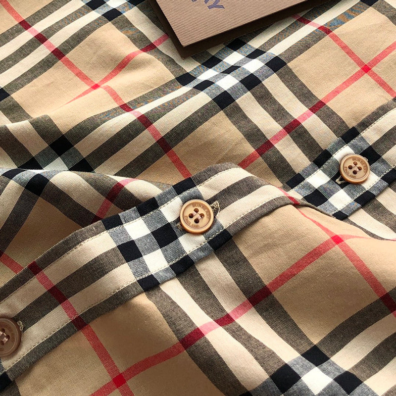 Styling view of Burberry luxury piece style No.064