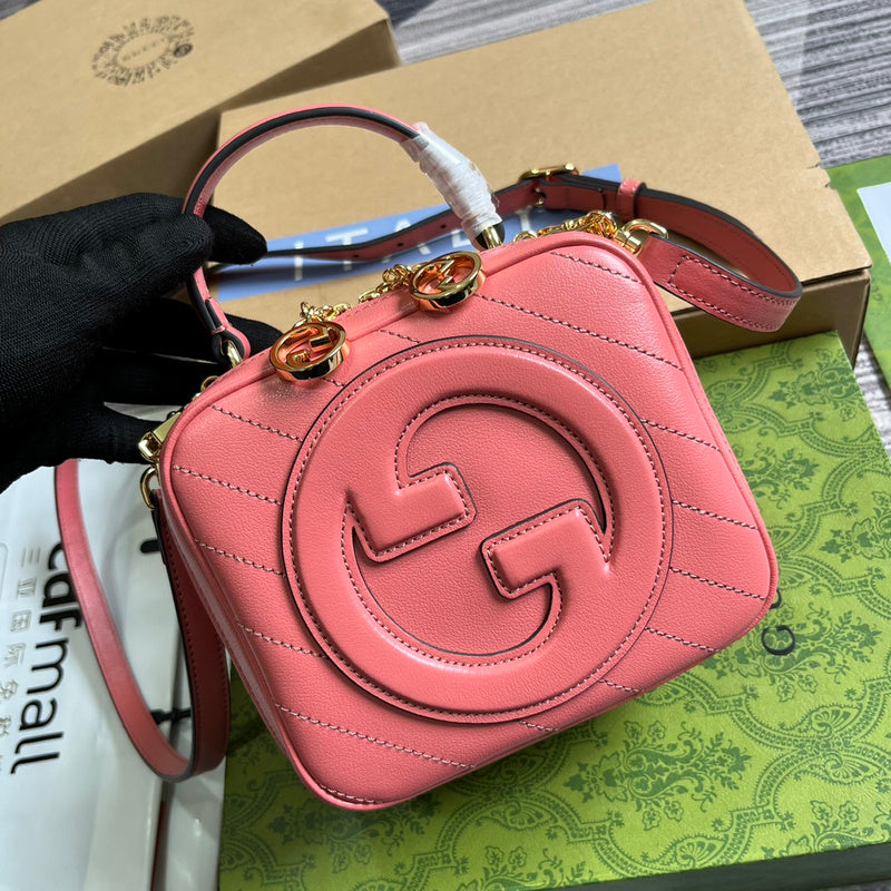 Handle and strap detail of structured refined women's handbag – women's everyday handbag