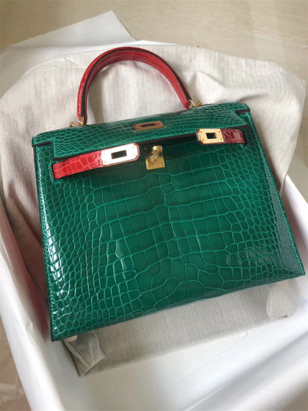  Structured shopper bag carried on shoulder
