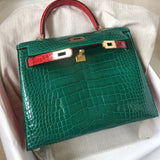  Structured shopper bag carried on shoulder