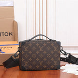  Streamlined tote bag carried on shoulder