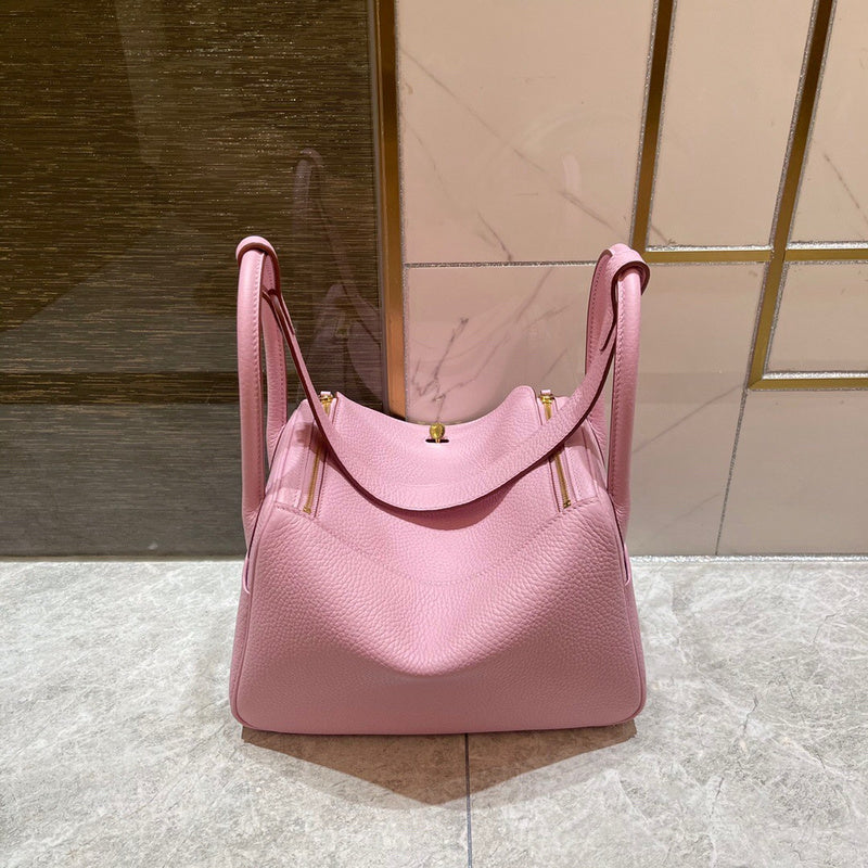Effortless handbag styled for everyday wear