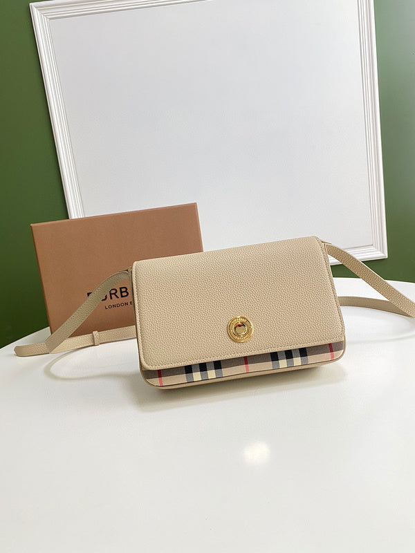 Ziva's Charm handbag – front view (one versatile size)
