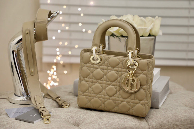 Interior view of everyday-luxe classic women's handbag – women's premium purse