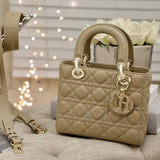 Interior view of everyday-luxe classic women's handbag – women's premium purse