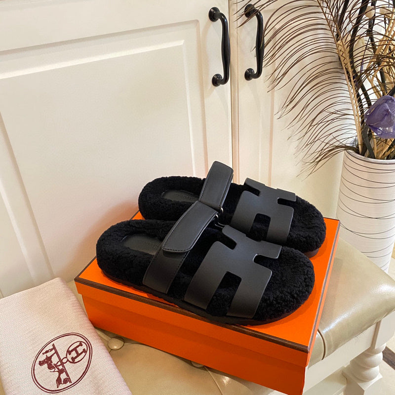 Hermes sandals Style 080 - logo and branding close-up