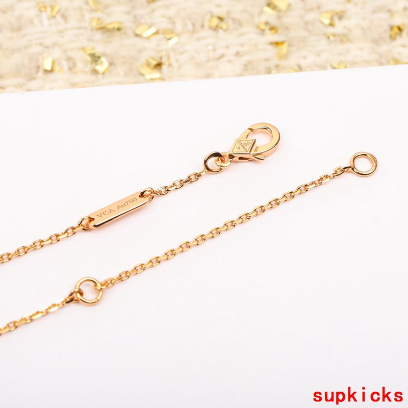 Side view of Van Cleef & Arpels unisex jewelry piece