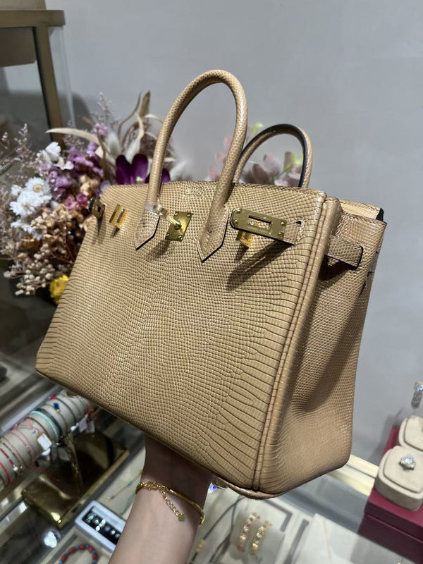  tailored structured bag styled with outfit