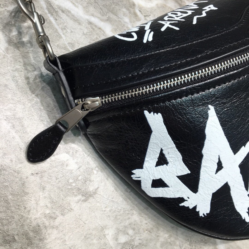 Understated Premium PU Leather Handbag - Modern Structured Build | Women's Fashion Handbag #715 - close-up detail shot (image 3) of designer-inspired handbag